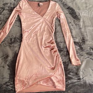 Very hot short long sleeve velvet dress.